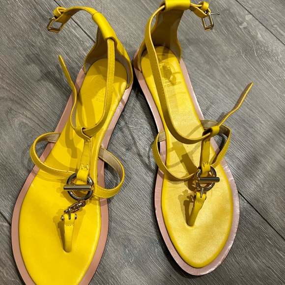 ⬇️SALE‼️ TORY BURCH • Yellow New Toggle Leather Flat Sandals • size 7 - Picture 5 of 10